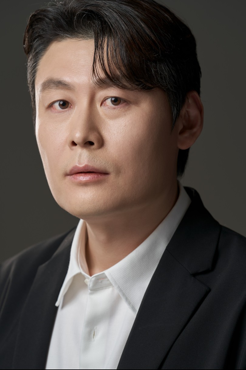오현우 프로필 — 정면 클로즈업